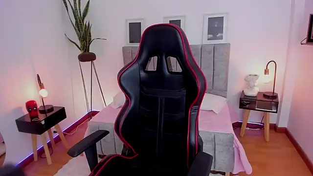 EmmyEvans1 online show from 8, 1, 2025