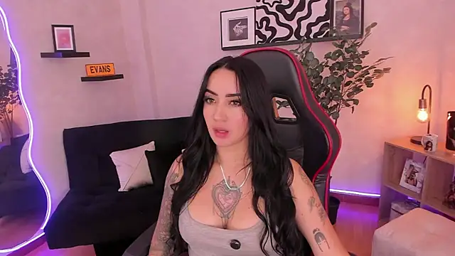 EmmyEvans1 online show from 24, 9, 2025