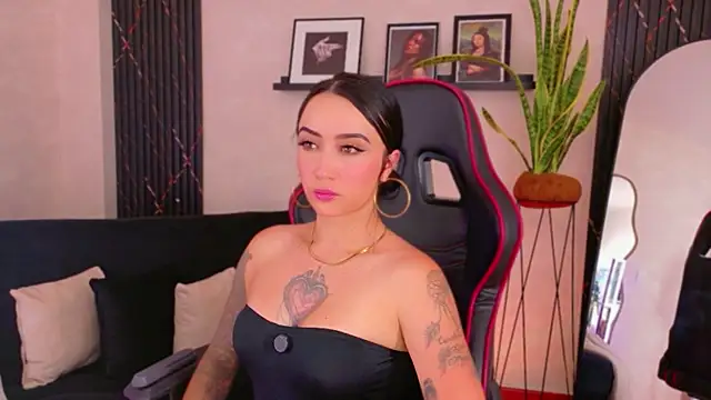 EmmyEvans1 online show from 27, 7, 2026