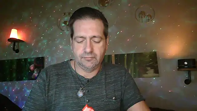 Snapshot of matrikes1 chatting on 23, 12, 2024 matrikes1 online show from 23, 12, 2024