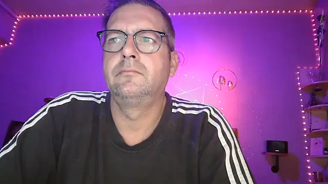 Snapshot of matrikes1 chatting on 7, 11, 2025 matrikes1 online show from 7, 11, 2025