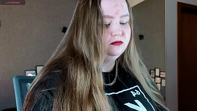 Snapshot of EMMA__CONNOR chatting on 20, 10, 2025 EMMA CONNOR online show from 20, 10, 2025