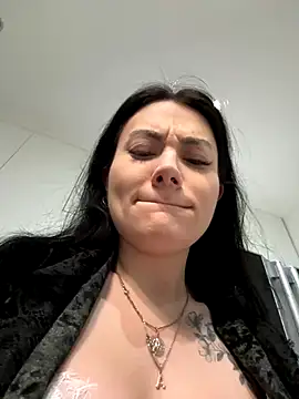 Snapshot of Wet__Bunny chatting on 5, 10, 2025 Wet Bunny online show from 5, 10, 2025