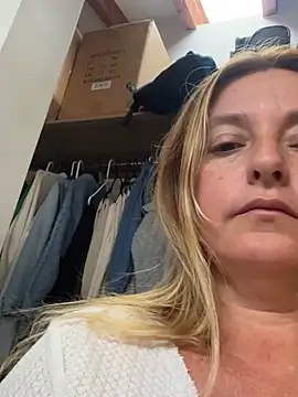 Snapshot of moniquerainx chatting on 21, 3, 2026 moniquerainx online show from 21, 3, 2026