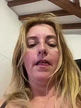 Snapshot of moniquerainx chatting on 20, 4, 2026 moniquerainx online show from 20, 4, 2026