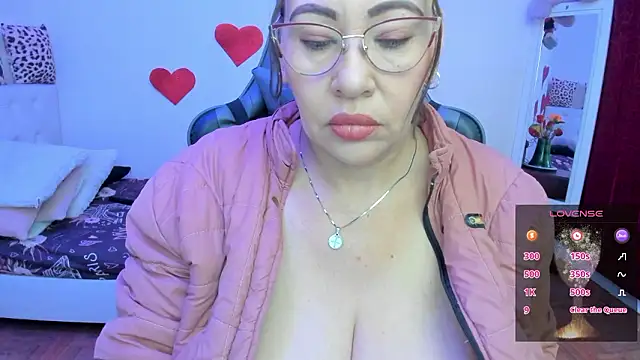 esmeralda milf online show from 23, 2, 2026