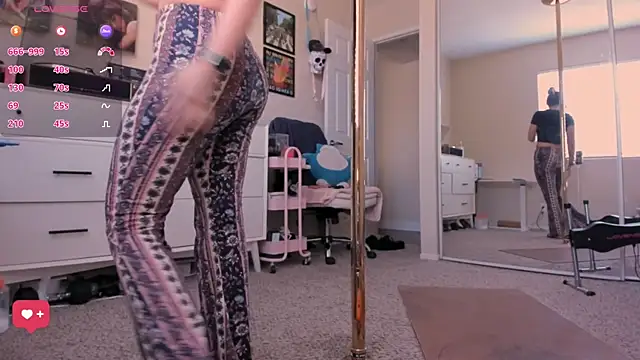 Evie-Luna online show from 4, 4, 2026