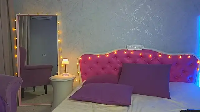 Ariana Petite online show from 13, 12, 2024