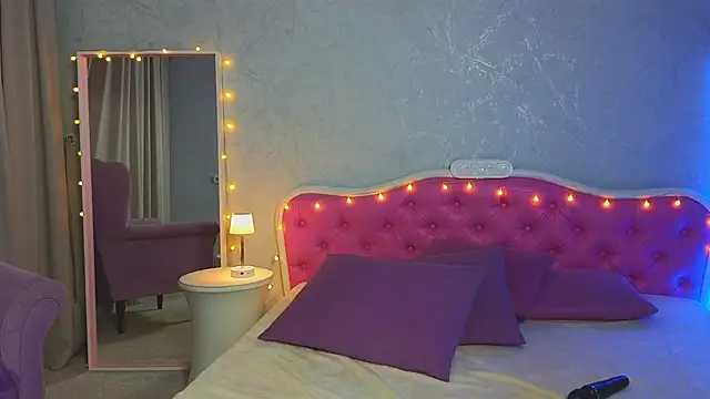 Ariana Petite online show from 10, 2, 2025