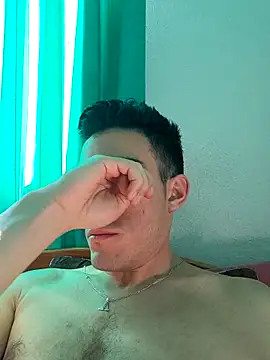 Snapshot of TommyMomentum chatting on 8, 10, 2025 TommyMomentum online show from 8, 10, 2025