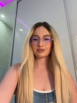 Snapshot of mollyxxx chatting on 22, 5, 2026 mollyxxx online show from 22, 5, 2026