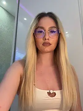Snapshot of mollyxxx chatting on 2, 6, 2026 mollyxxx online show from 2, 6, 2026