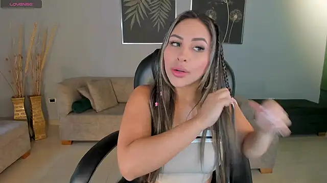 Snapshot of MiaRoberts1 chatting on 10, 1, 2025 MiaRoberts1 online show from 10, 1, 2025