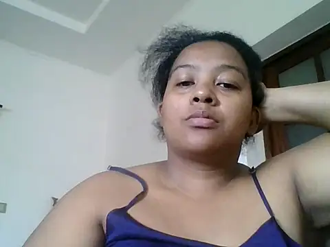 Snapshot of PRETTY-MI chatting on 18, 11, 2025 PRETTY-MI online show from 18, 11, 2025