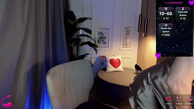 YolandaKiss online show from 2, 3, 2025