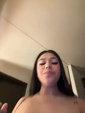 Alyshanon18 online show from 8, 1, 2025