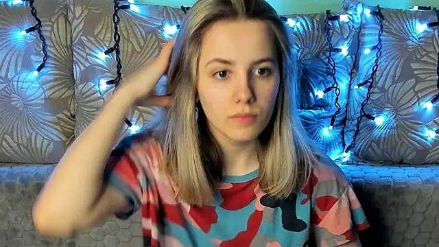 MaggieCake online show from 8, 3, 2025