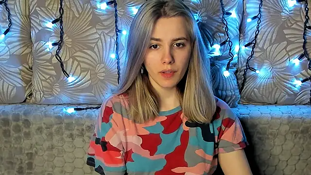 MaggieCake online show from 8, 3, 2025