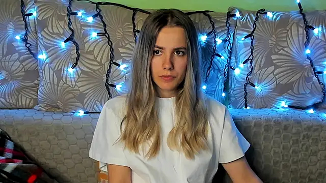 MaggieCake online show from 8, 11, 2025