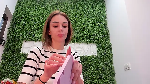 realhotfallingdevil online show from 23, 4, 2026