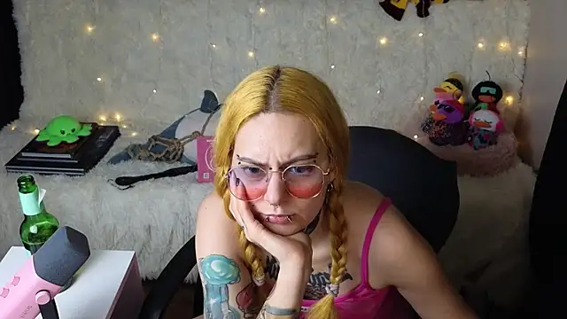 Ginger Stay online show from 19, 12, 2025