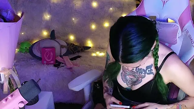 Ginger Stay online show from 4, 2, 2026