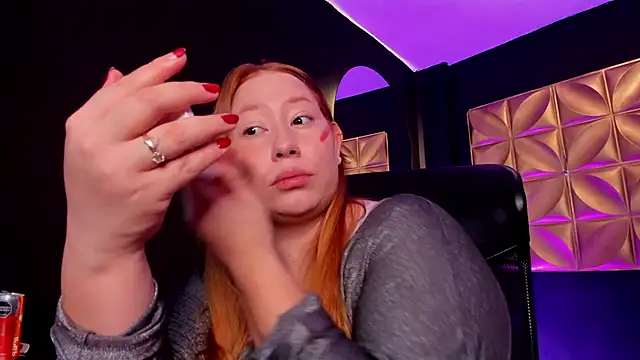 Snapshot of hannamartinn chatting on 17, 9, 2025 hannamartinn online show from 17, 9, 2025