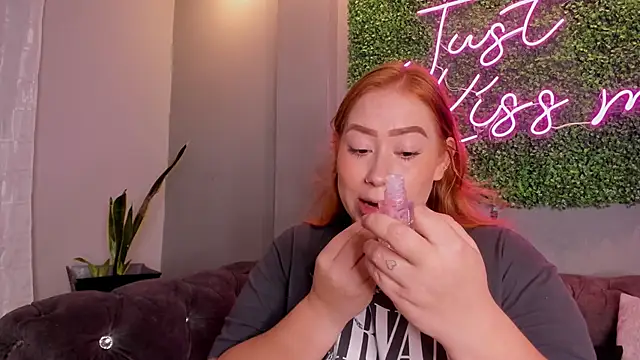 Snapshot of hannamartinn chatting on 8, 10, 2025 hannamartinn online show from 8, 10, 2025