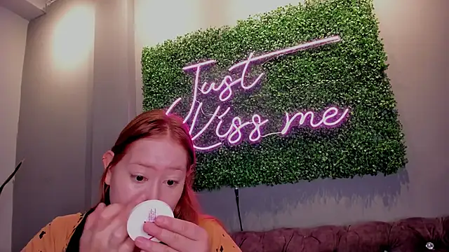 Snapshot of hannamartinn chatting on 22, 10, 2025 hannamartinn online show from 22, 10, 2025