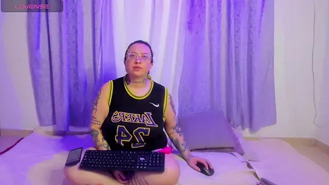 MiaYMolly online show from 12, 4, 2026