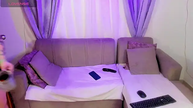MiaYMolly online show from 8, 6, 2026