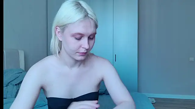 Snapshot of Evelyn_rabbit chatting on 19, 9, 2025 Evelyn rabbit online show from 19, 9, 2025