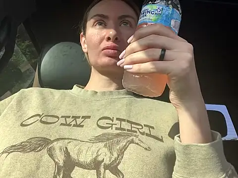 Alyssa rhoades online show from 21, 7, 2026