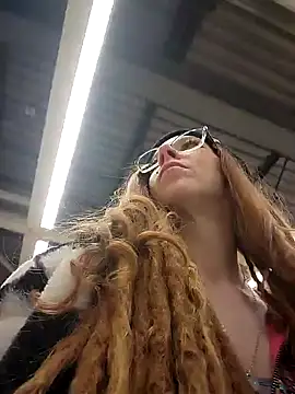 Snapshot of LucidLucy chatting on 3, 2, 2025 LucidLucy online show from 3, 2, 2025