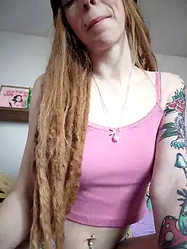 Snapshot of LucidLucy chatting on 7, 3, 2025 LucidLucy online show from 7, 3, 2025