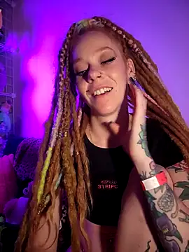 Snapshot of LucidLucy chatting on 5, 10, 2025 LucidLucy online show from 5, 10, 2025