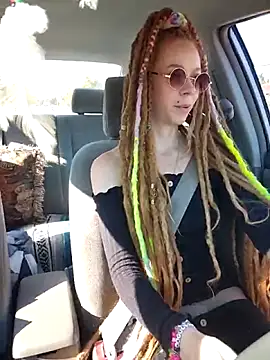 Snapshot of LucidLucy chatting on 6, 10, 2025 LucidLucy online show from 6, 10, 2025