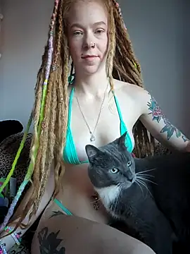 Snapshot of LucidLucy chatting on 8, 10, 2025 LucidLucy online show from 8, 10, 2025