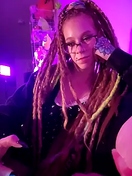 Snapshot of LucidLucy chatting on 11, 10, 2025 LucidLucy online show from 11, 10, 2025