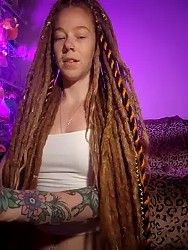 Snapshot of LucidLucy chatting on 5, 11, 2025 LucidLucy online show from 5, 11, 2025