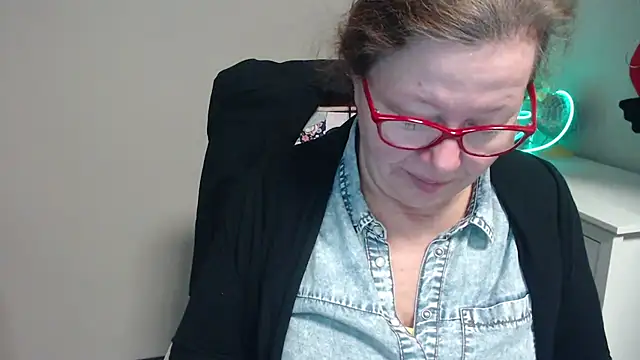 Snapshot of Adelewildx chatting on 4, 3, 2025 Adelewildx online show from 4, 3, 2025