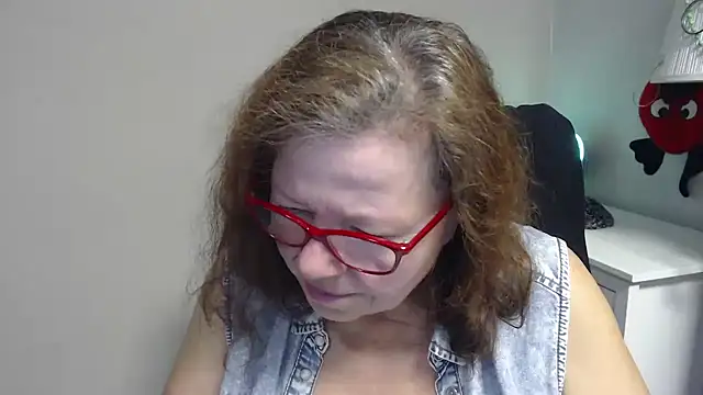 Snapshot of Adelewildx chatting on 4, 3, 2025 Adelewildx online show from 4, 3, 2025