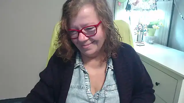 Snapshot of Adelewildx chatting on 2, 10, 2025 Adelewildx online show from 2, 10, 2025