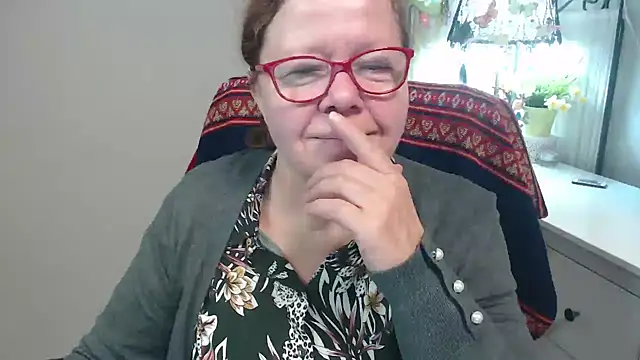 Snapshot of Adelewildx chatting on 16, 10, 2025 Adelewildx online show from 16, 10, 2025