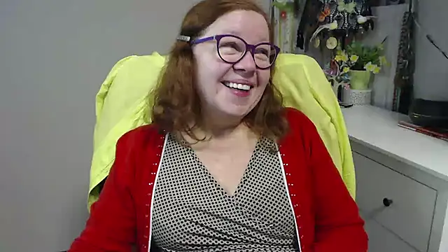 Snapshot of Adelewildx chatting on 4, 12, 2025 Adelewildx online show from 4, 12, 2025