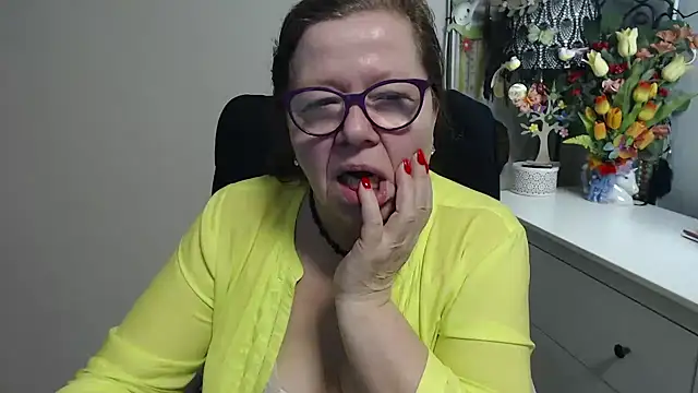 Snapshot of Adelewildx chatting on 5, 3, 2026 Adelewildx online show from 5, 3, 2026