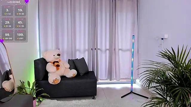 roxie gates  online show from 21, 12, 2024