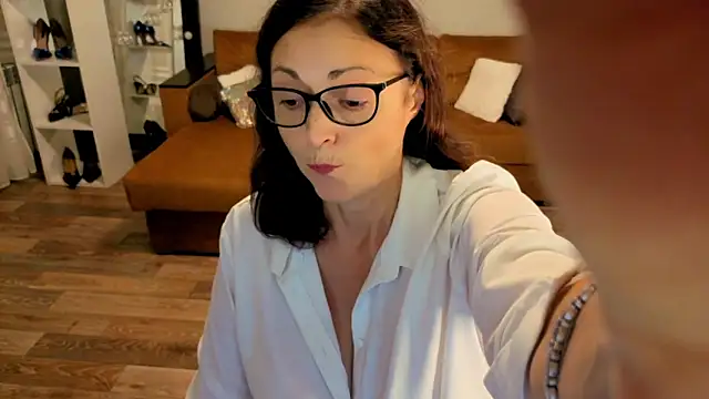 Snapshot of CaringSophie chatting on 22, 11, 2025 CaringSophie online show from 22, 11, 2025