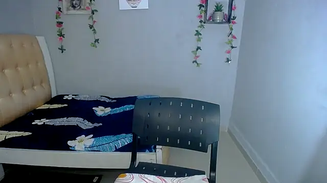 sexy latynx online show from 15, 4, 2026