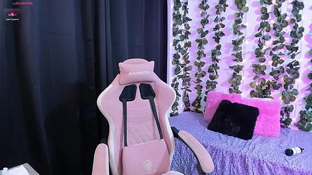 Snapshot of ashley_morgan_18 chatting on 5, 10, 2025 ashley morgan 18 online show from 5, 10, 2025